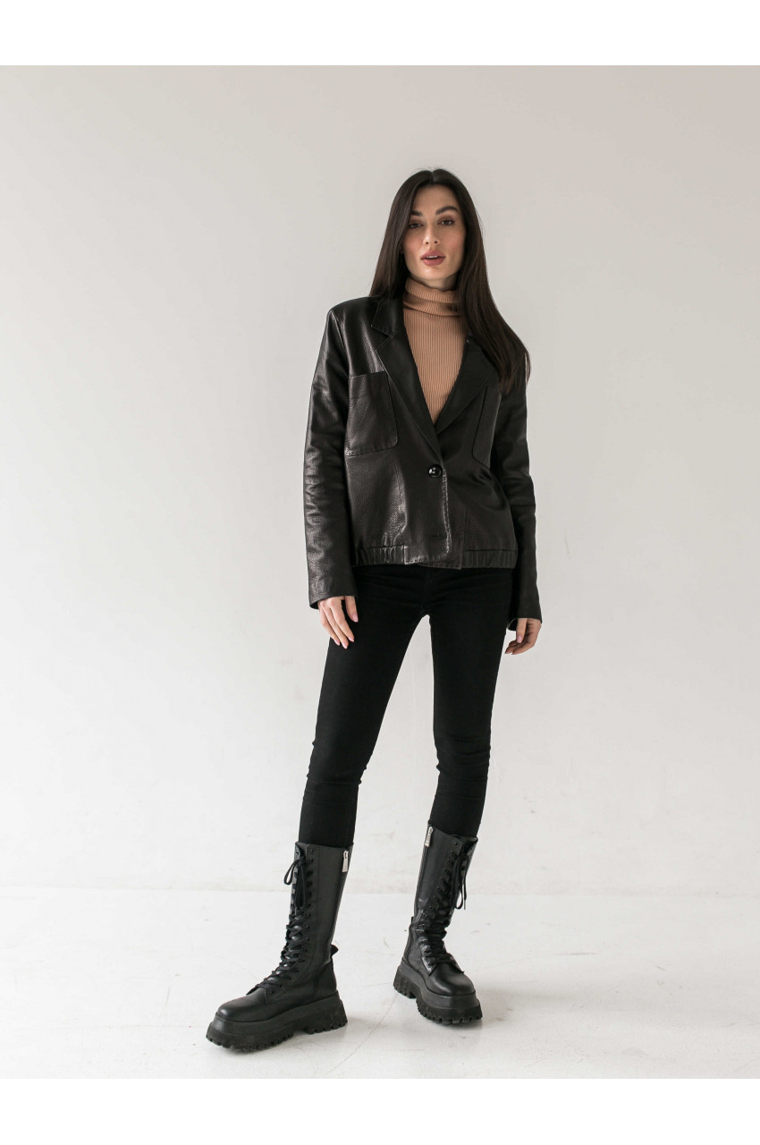 Стильна шкіряна куртка-піджак чорного кольору - фото 0