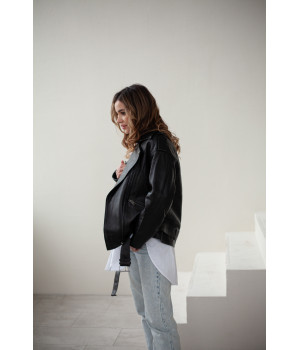 Жіноча шкіряна куртка-косуха чорного кольору - фото 4