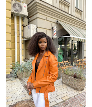 Стильна куртка-косуха оранжевого кольору з натуральної шкіри - фото 9