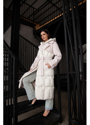 Женское пальто-пуховик молочного цвета с натуральным наполнителем и овечьей шерстью розового цвета - фото 1