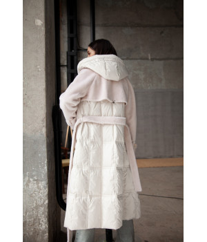 Жіноче пальто-пуховик молочного кольору з натуральним наповнювачем та овечою вовною рожевого кольору. - фото 0