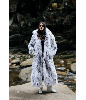 Женская шуба из канадской лисы белого цвета с капюшоном - фото 2