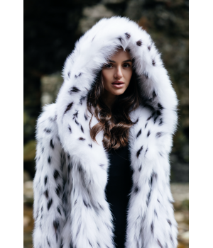 Женская шуба из канадской лисы белого цвета с капюшоном - фото 4