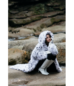 Женская шуба из канадской лисы белого цвета с капюшоном - фото 5