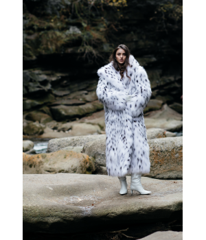 Женская шуба из канадской лисы белого цвета с капюшоном - фото 6