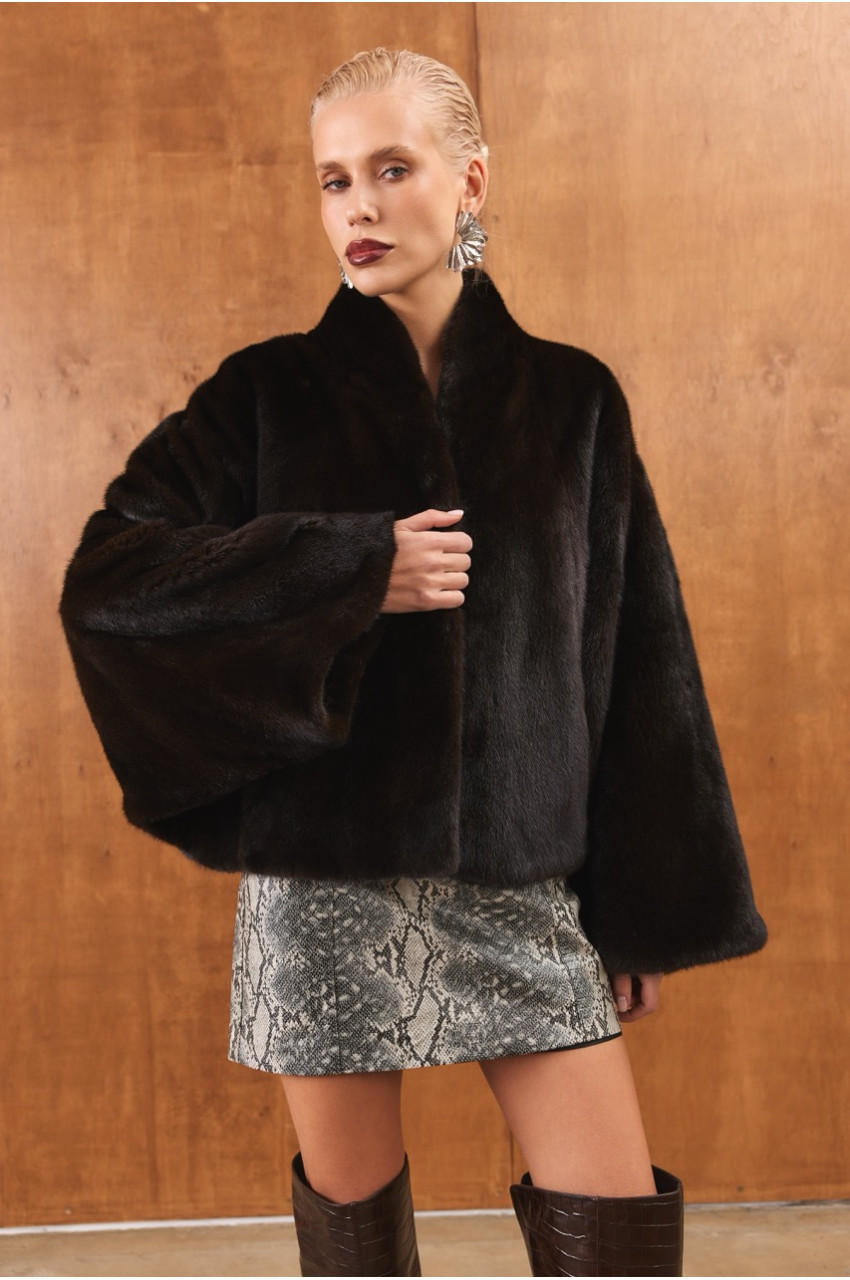 Коротка шуба OVERSIZE темно-шоколадного кольору з канадської норки - фото 0 Коротка шуба OVERSIZE темно-шоколадного кольору з канадської норки - фото 0