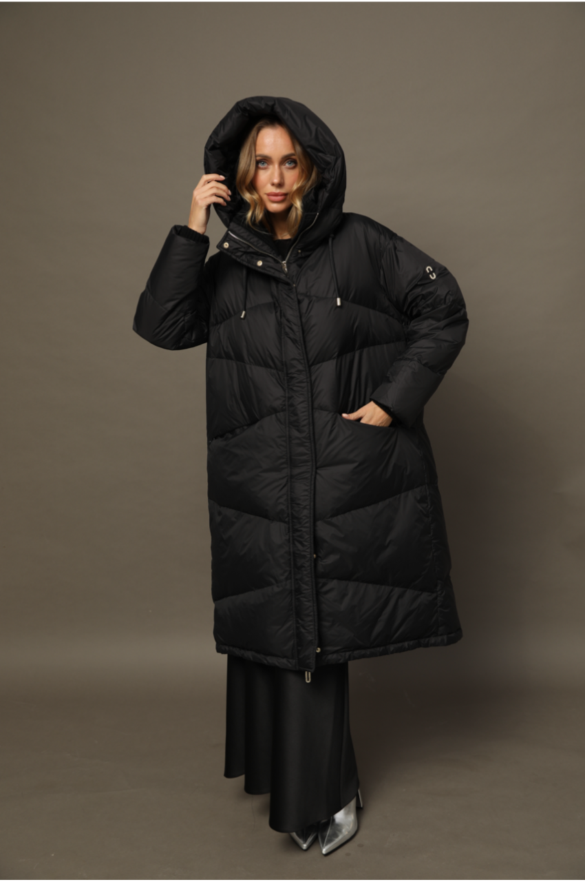 Довгий жіночий пуховик чорного кольору в стилі OVERSIZE - фото 0