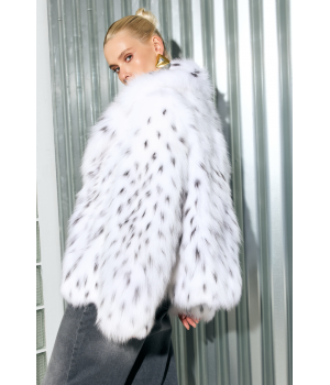 Стильна жіноча шуба білого кольору з канадської лисиці - фото 5