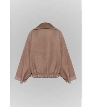 Двухсторонняя короткая дубленка-бомбер темно-бежевого цвета - фото 0