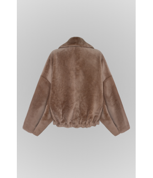 Двухсторонняя короткая дубленка-бомбер темно-бежевого цвета - фото 7