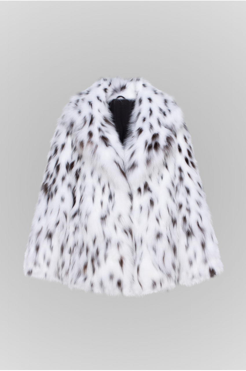 Женская шуба белого цвета из канадской лисы - фото 0 Женская шуба белого цвета из канадской лисы - фото 0