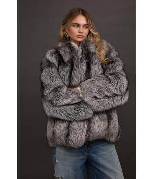 Стильная шуба серого цвета из лисы чернобурки - фото 9