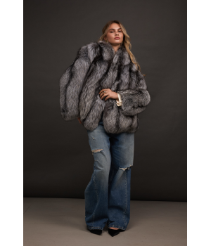 Стильная шуба серого цвета из лисы чернобурки - фото 7