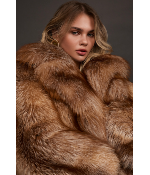 Стильная коричневая шуба из лисы - фото 6