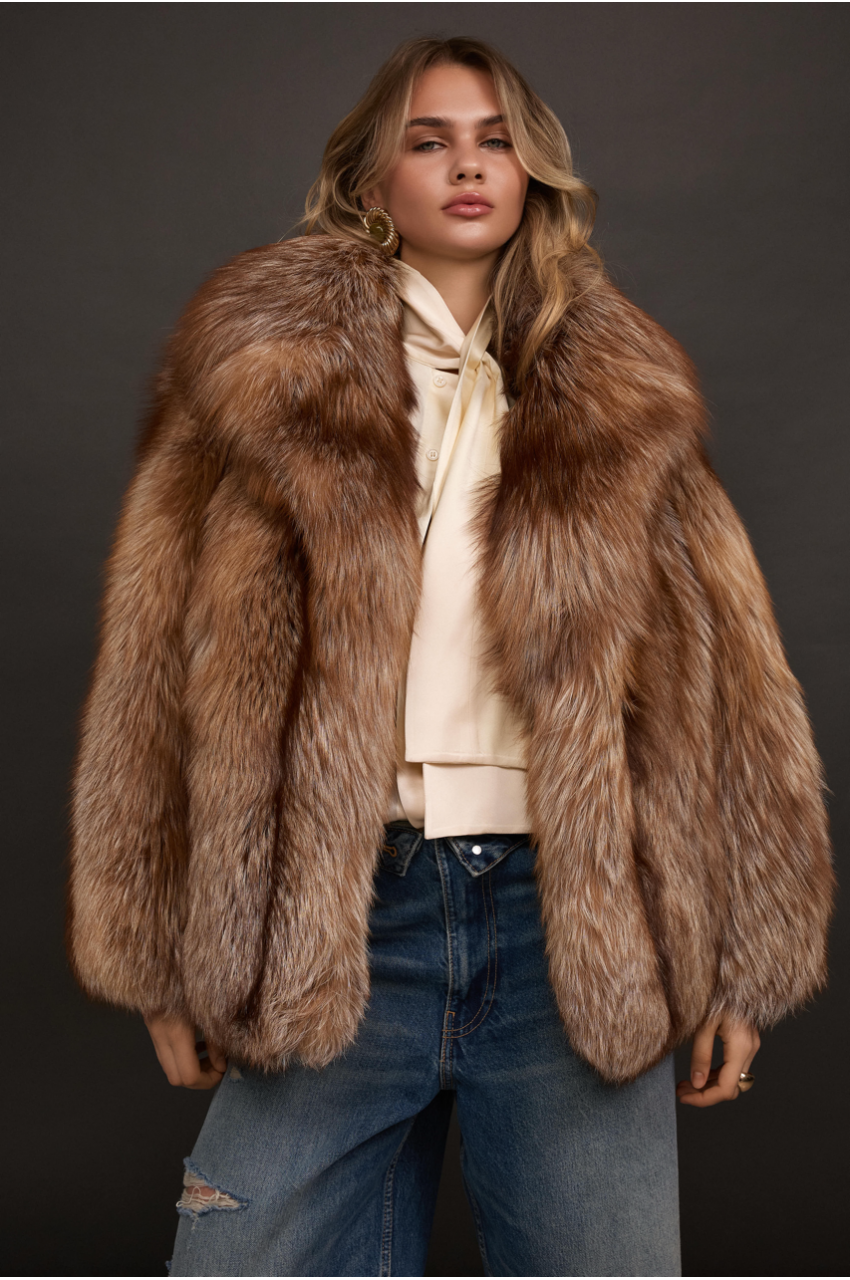 Стильная коричневая шуба из лисы - фото 0 Стильная коричневая шуба из лисы - фото 0