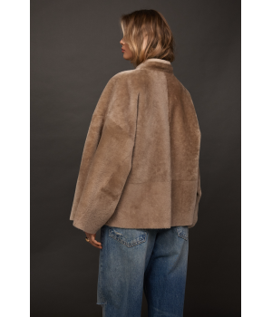 Двухсторонняя женская дубленка бежевого цвета из мериносовой овцы - фото 3