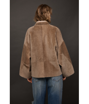 Двухсторонняя женская дубленка бежевого цвета из мериносовой овцы - фото 2