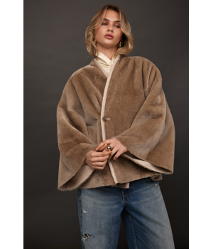 Двухсторонняя женская дубленка бежевого цвета из мериносовой овцы - фото 1