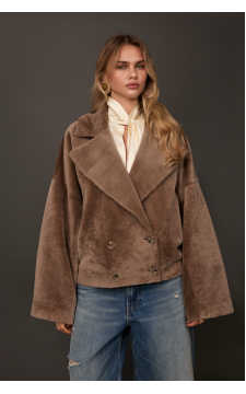 Двухсторонняя короткая дубленка-бомбер темно-бежевого цвета - фото 1