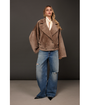 Двухсторонняя короткая дубленка-бомбер темно-бежевого цвета - фото 1