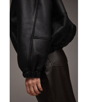 Дубленка-бомбер черного цвета - фото 0