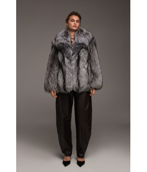 Стильная серая шуба из лисы чернобурки - фото 0