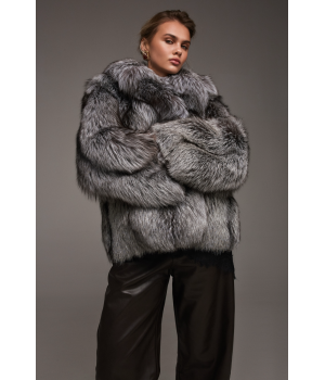 Стильная серая шуба из лисы чернобурки - фото 4