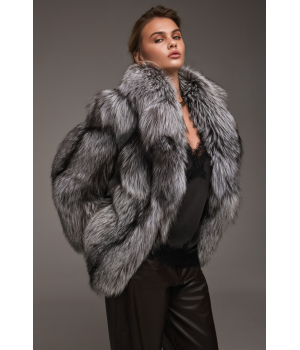 Стильная серая шуба из лисы чернобурки - фото 7