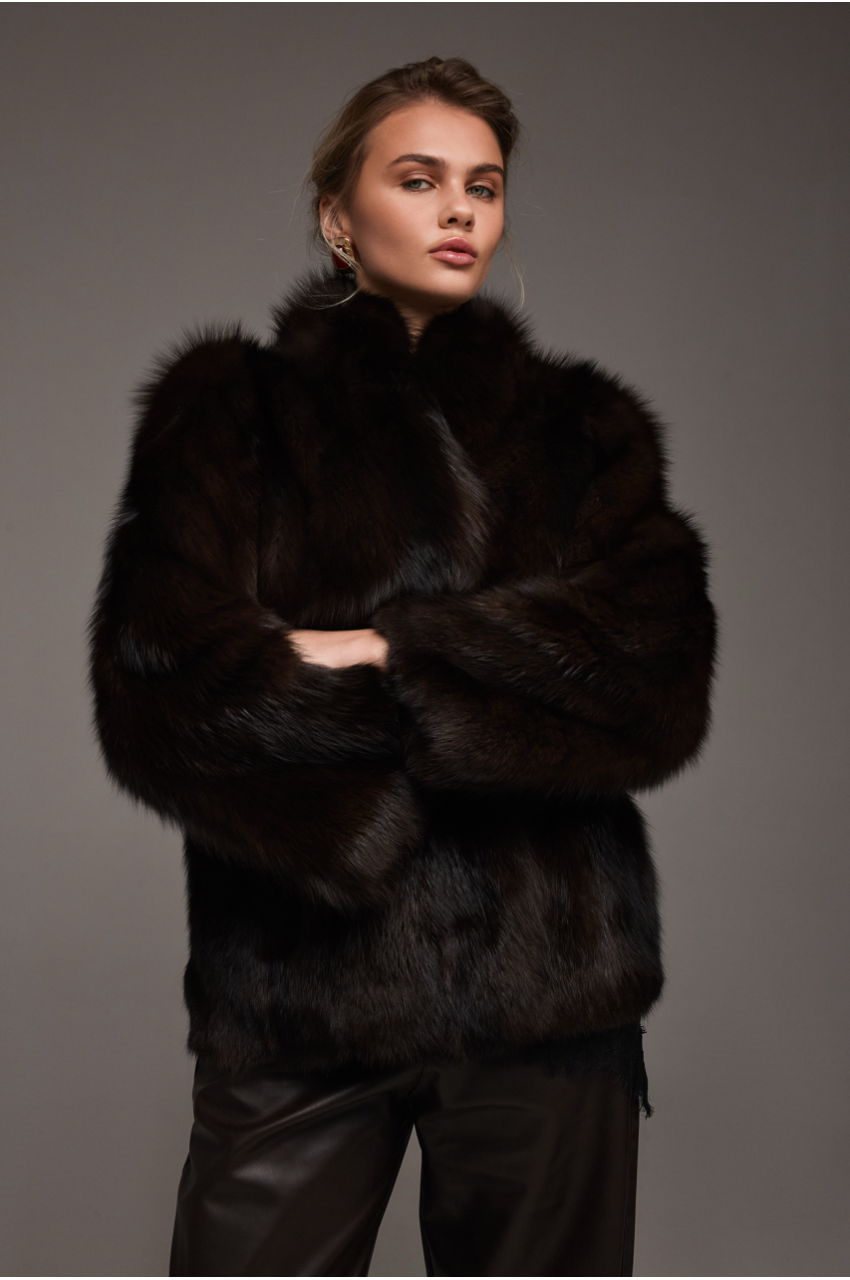 Шуба из лисы темно-шоколадного цвета - фото 0