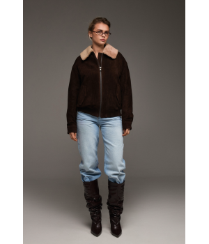 Замшевая куртка из натуральной кожи коричневого цвета с меховым воротником - фото 0