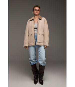 Замшевая дубленка бежевого цвета - фото 4