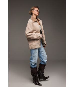 Замшевая дубленка бежевого цвета - фото 5