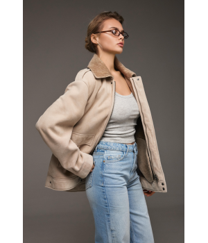 Замшевая дубленка бежевого цвета - фото 3