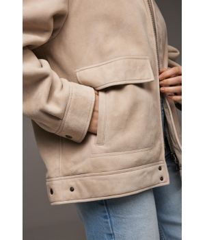 Замшевая дубленка бежевого цвета - фото 1