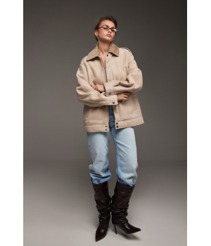 Замшевая дубленка бежевого цвета - фото 6