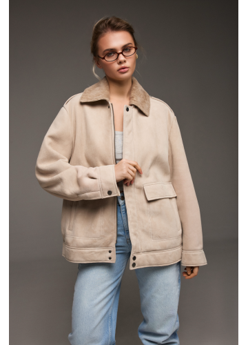 Замшевая дубленка бежевого цвета - фото 1