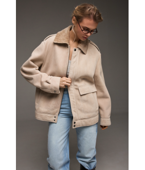 Замшевая дубленка бежевого цвета - фото 7