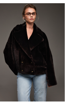 Двухсторонняя короткая дубленка-бомбер темно-шоколадного цвета - фото 1