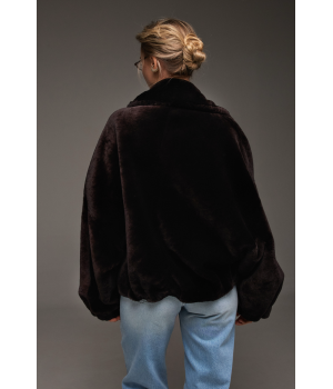 Двухсторонняя короткая дубленка-бомбер темно-шоколадного цвета - фото 3