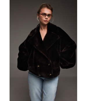 Двухсторонняя короткая дубленка-бомбер темно-шоколадного цвета - фото 0