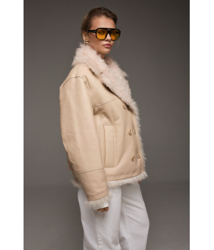 Дубленка бежевого цвета из натуральной овчины - фото 4