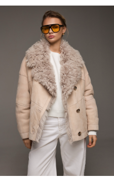 Стильная замшевая дубленка бежевого цвета - фото 1