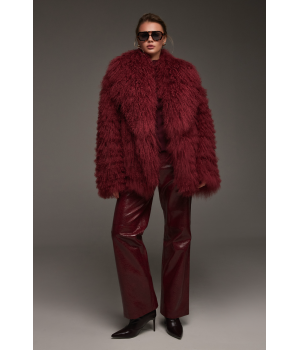 Женская шуба из ламы винного цвета - фото 8