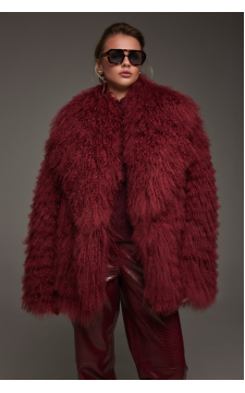 Женская шуба из ламы винного цвета - фото 1