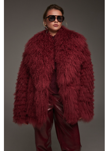 Женская шуба из ламы винного цвета - фото 1