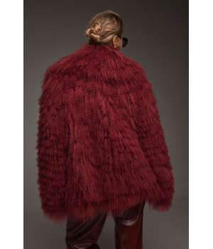 Женская шуба из ламы винного цвета - фото 4