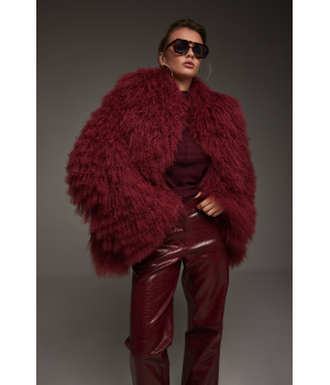 Женская шуба из ламы винного цвета - фото 3