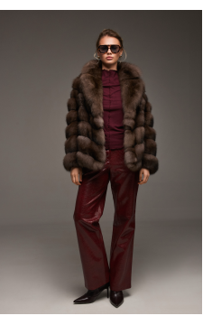 Женская шуба из куницы шоколадного цвета - фото 1