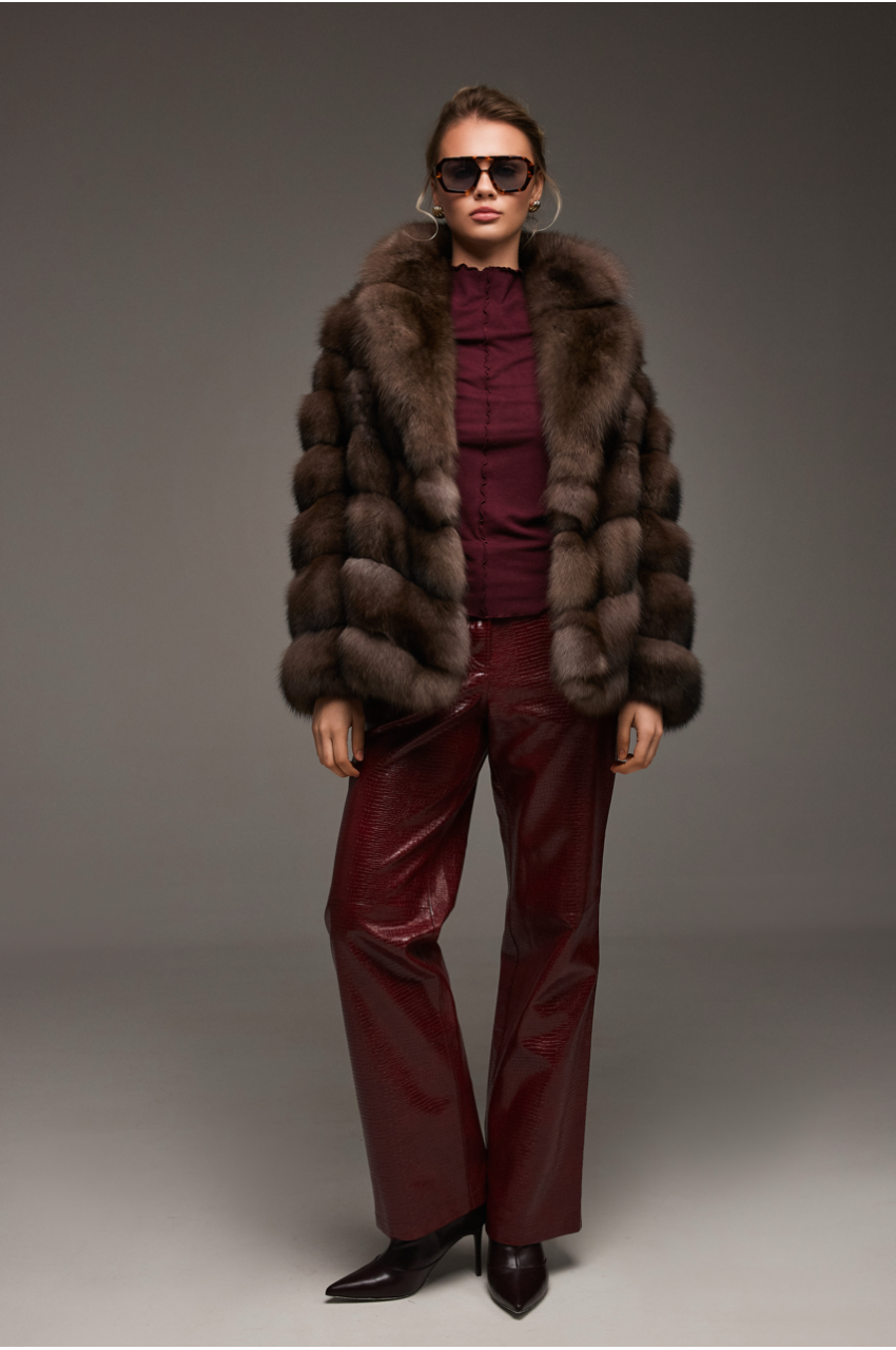 Женская шуба из куницы шоколадного цвета - фото 0 Женская шуба из куницы шоколадного цвета - фото 0