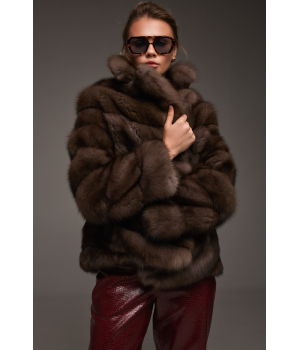 Женская шуба из куницы шоколадного цвета - фото 1